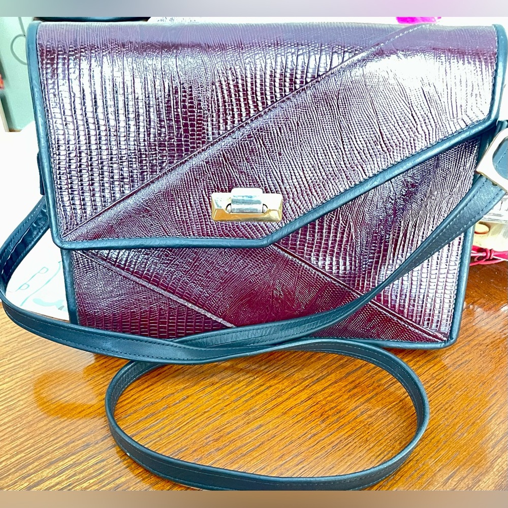 Roche Leather Berkeley Crossbody Purse Handbag Black Burgundy . NWT